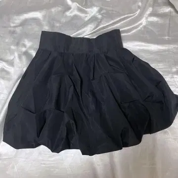 abc une face 블랙 벌룬 스커트