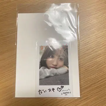 후루즈노이 네네 메시지가 담긴 폴라로이드