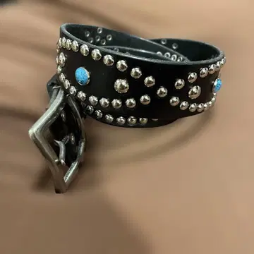 스터드 벨트