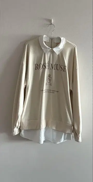 ROSE MUSE 베이지 셔츠가 포함된 트레이닝복