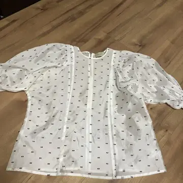 유나이티드 애로우즈 사다리 컷 자카드 블라우스