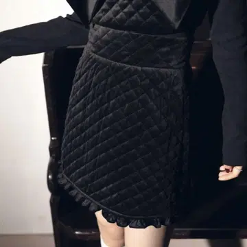 bubbles 퀼팅 프릴 치마바지 블랙