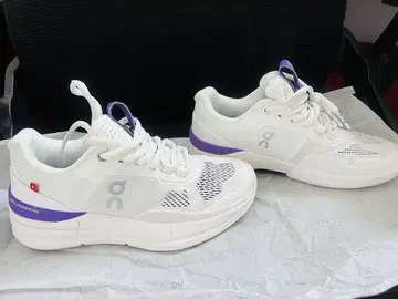 The Roger Pro + 양말