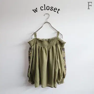 더블 클로젯 얇은 소재 숏 기장 상의 7부 소매 오프숄더 꽃 무늬 자수