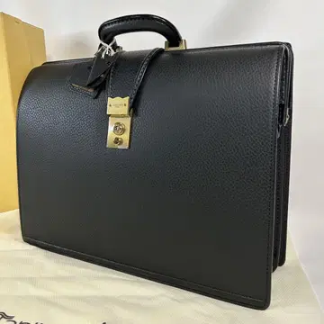 미사용 GINZA TANIZAWA 더레스 백 블랙 가죽 비즈니스 백