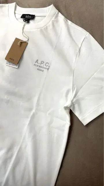 미사용 새상품 A.P.C. 화이트 반팔 티셔츠