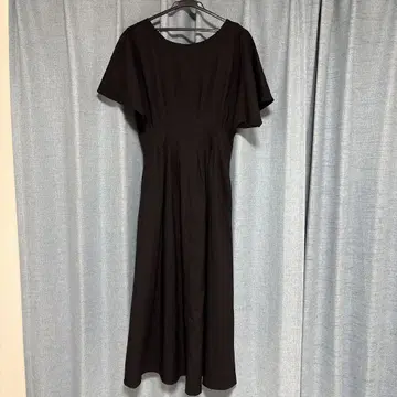 블랙 반팔 플레어 슬리브 롱 원피스