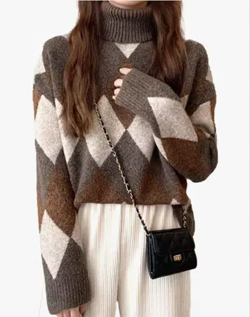 FAAMEE 하이넥 다이아 무늬 스웨터 M 사이즈