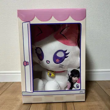 앉아 있는 미야이즈  무라카미 리안  RINON RINYAN