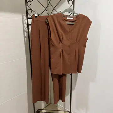 브라운 슬리브리스 셋업