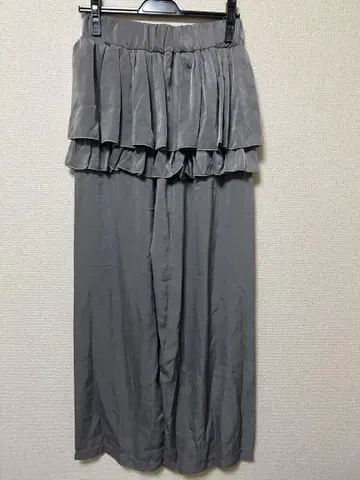 새상품 특정 브랜드 샘플 상품 페플럼 프릴 스커트풍 와이드 팬츠 그레이