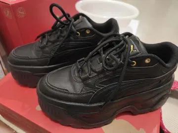 Puma 통굽 스니커즈 블랙