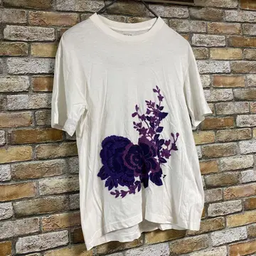 OKURA 꽃무늬 자수 티셔츠 화이트