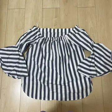 체스티 스트라이프 오프숄더 셔츠 사이즈 0