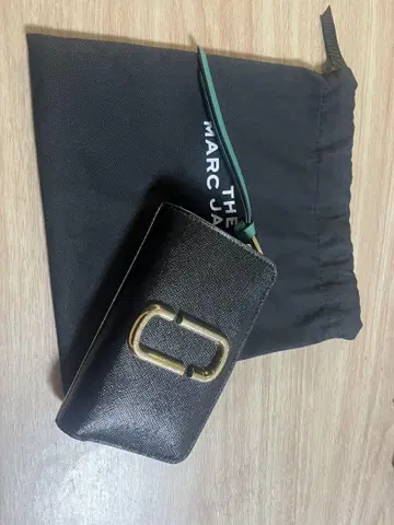 마크제이콥스 두겹 지갑 더 스냅샷 블랙 천연 가죽