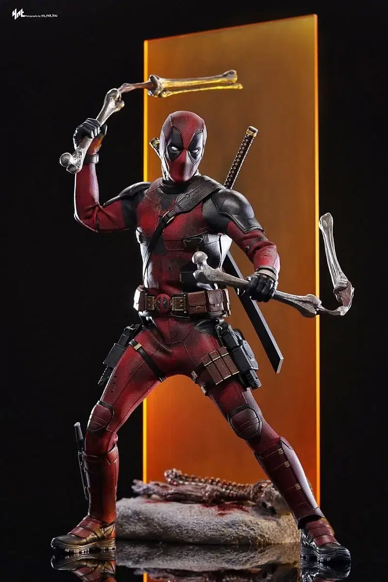 Hot Toys Deadpool 3 Battling Version (sealed)