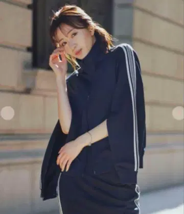 코코딜 트랙 라인 블루종 저리 맨투맨 브라운 새상품급