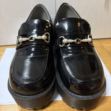 블랙 통굽 로퍼, 펄 장식
