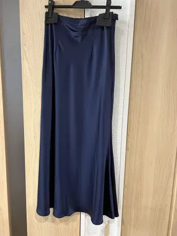 시루무린 새틴 머메이드 스커트