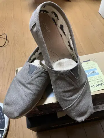 TOMS 그레이 슬립온 27.5