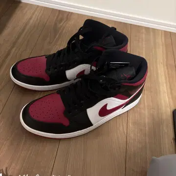 AIR JORDAN 1 MID