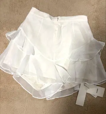 스나이델 새상품 숏 프릴 팬츠