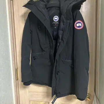 캐나다구스 블랙 다운 자켓