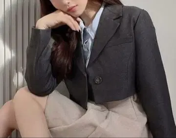 RESEXXY 크롭 자켓(미사용 새상품)