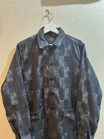 BEAMS 긴팔 셔츠 블랙 계열 패턴