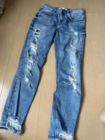 자라 데미지 가공 라이트 블루 데님