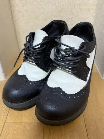 Dr.Martens 닥터마틴 윙팁 TIANA 23cm