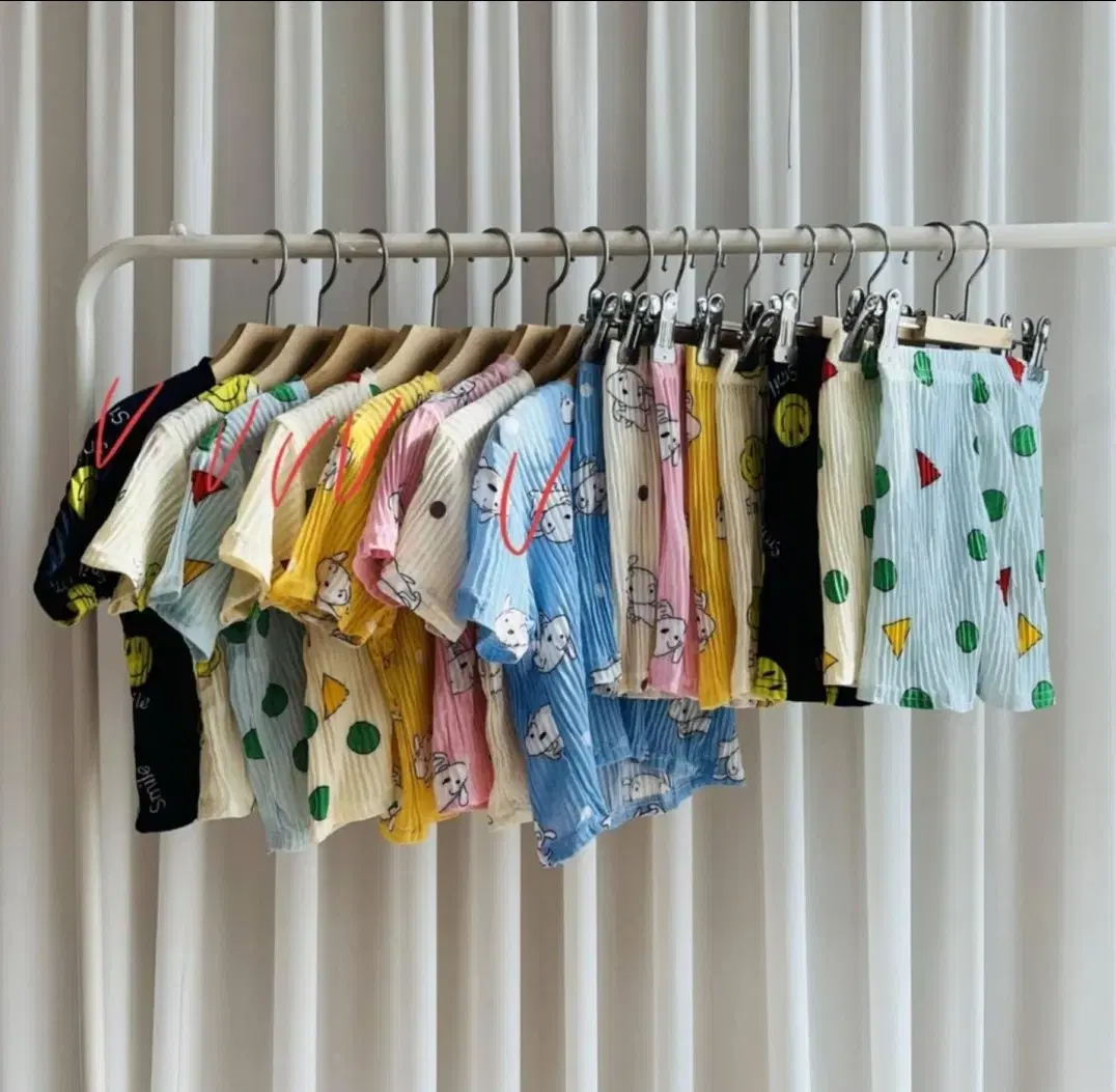 Size 65 Character Pleated Pajamas for Ages 4-7 (New)