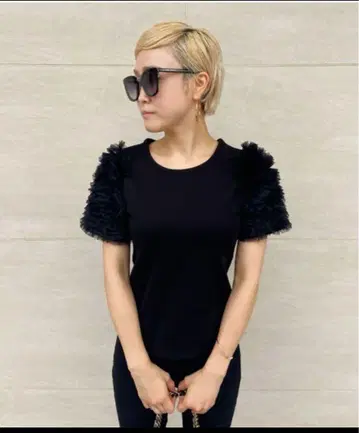 JENNE 소매 볼륨 튤 티셔츠 블랙