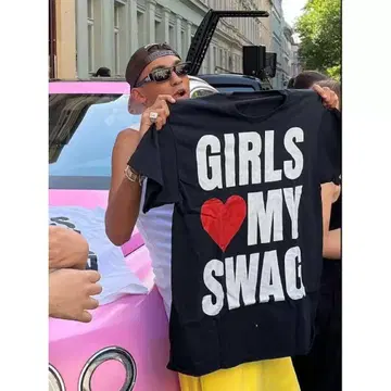 SoFaygo 착용 모델 GIRLS LOVE MY SWAG 티셔츠 Y2K