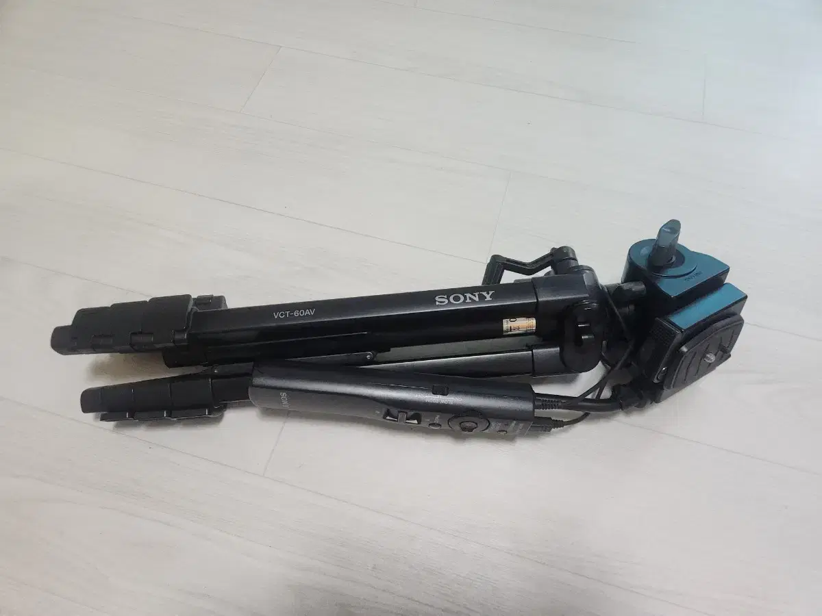 Sony VCT-60AV Remote Control Tripod
