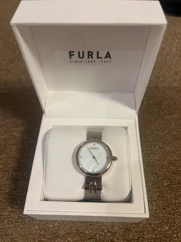 훌라 Quartz 32MM WW00022004L5 실버