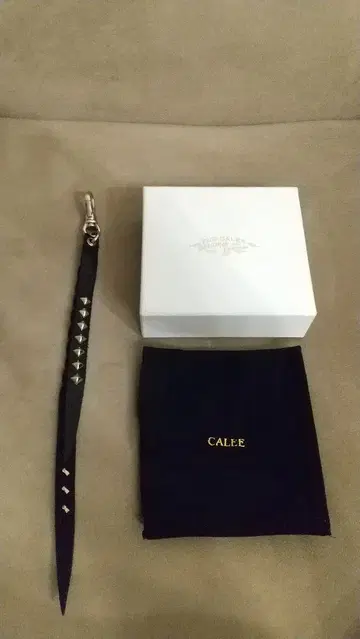 CALEE 24SS 스터드 가죽 키링 고품질 야마다 렌