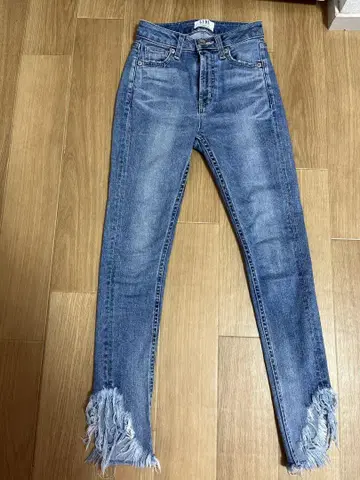GYD 밑단 프린지 라이트 블루 스키니 데님