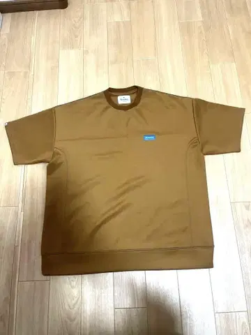 Montley No.Three 브라운 트레이닝복