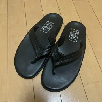ISLAND SLIPPER 블랙 샌들