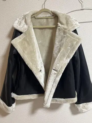 인조 모피가 달린 숏 자켓
