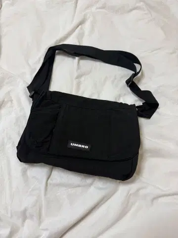 엄브로 블랙 숄더백