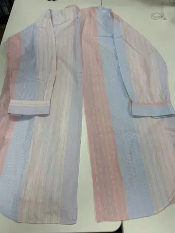 롱 슬릿이 들어간 긴팔 셔츠 원피스