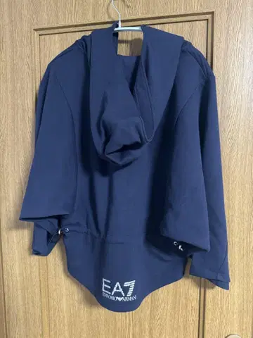 EA7 엠포리오 아르마니 얇은 소재 후드티