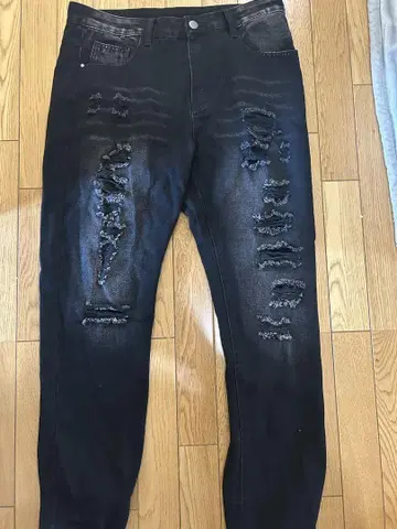 데미지 가공 슬림 핏 블랙 데님