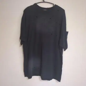 JEANASIS 블랙 데미지 T 셔츠