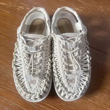 KEEN 화이트 스포츠 샌들