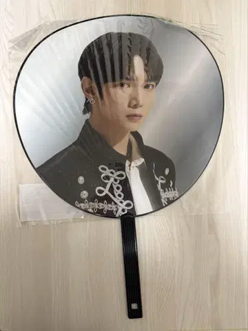 ATEEZ 아치즈 요산 부채