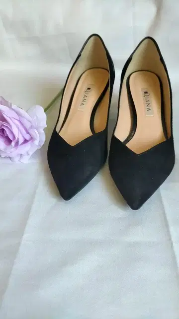 DIANA 블랙 스틸레토 하이힐