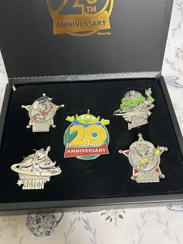 토이스토리 20주년 기념 핀 배지 세트
